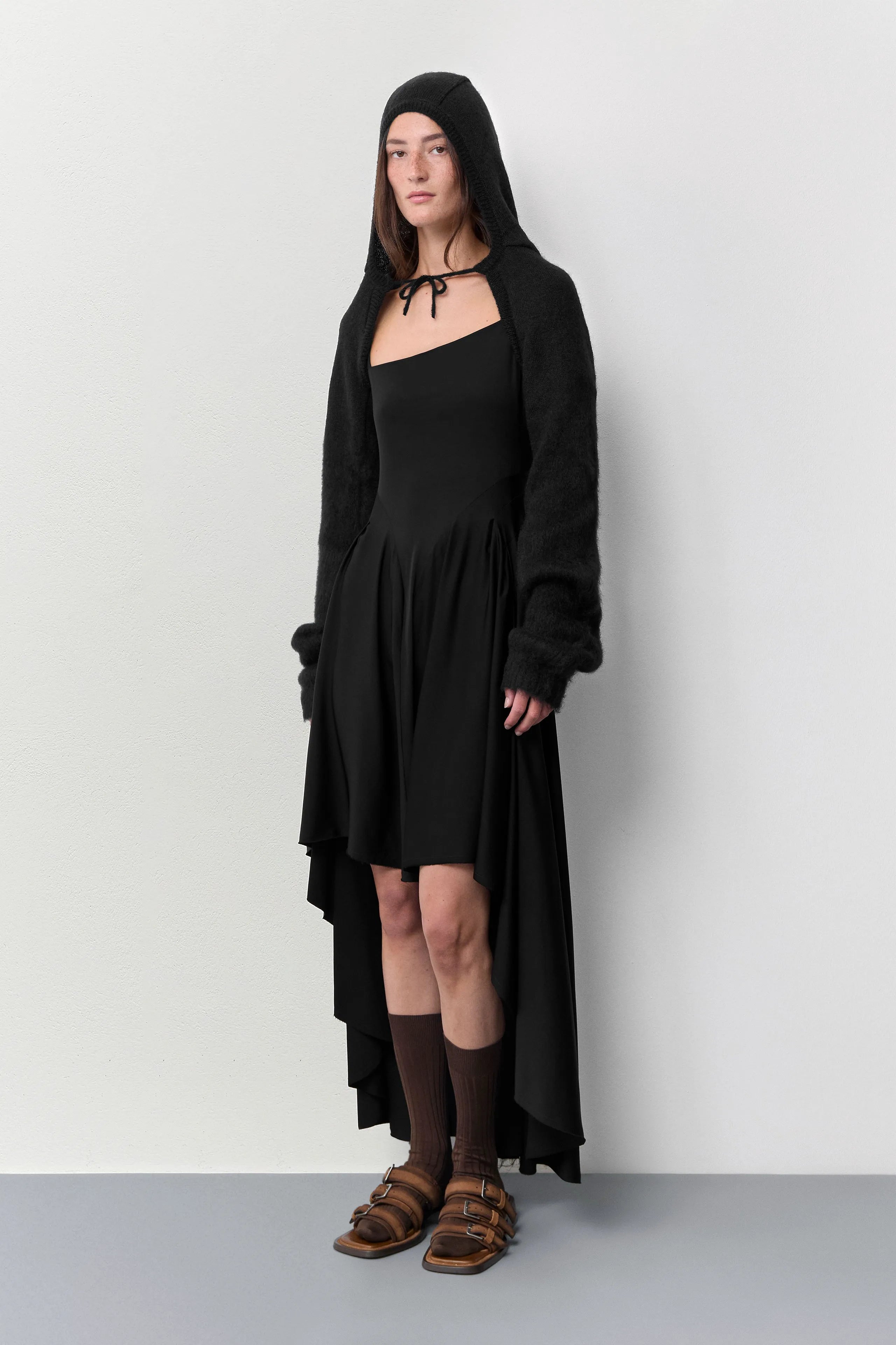 Nivi Hooded Black Sleeves | Miista | Designed & Handmade in Europe